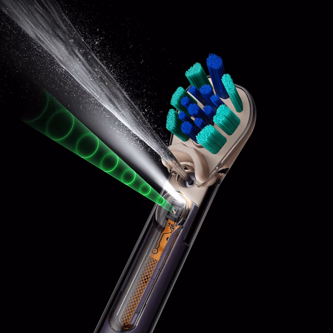 Dual-bristle brush head with the conical jet in motion
